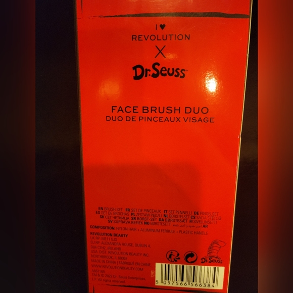 Dr Seuss Revolution makeup palettes and duo brush set - Picture 4 of 7